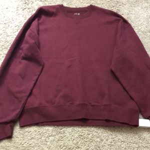 maroon crew neck sweatshirt